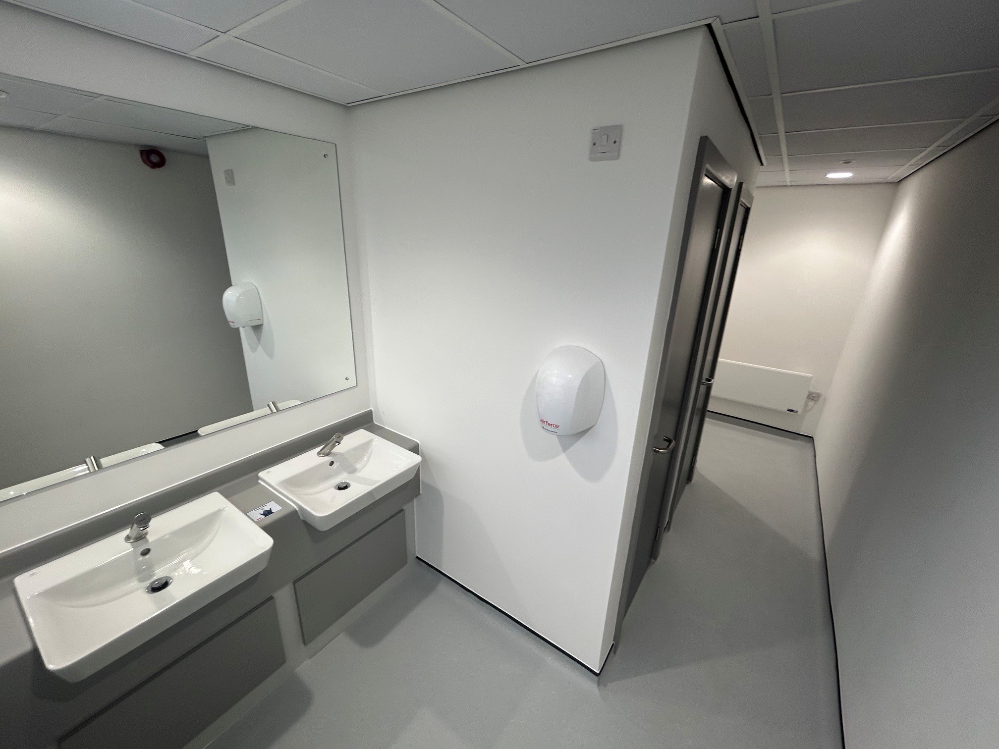 17 MOLE INDUSTRIAL ESTATE REFURBISHMENT