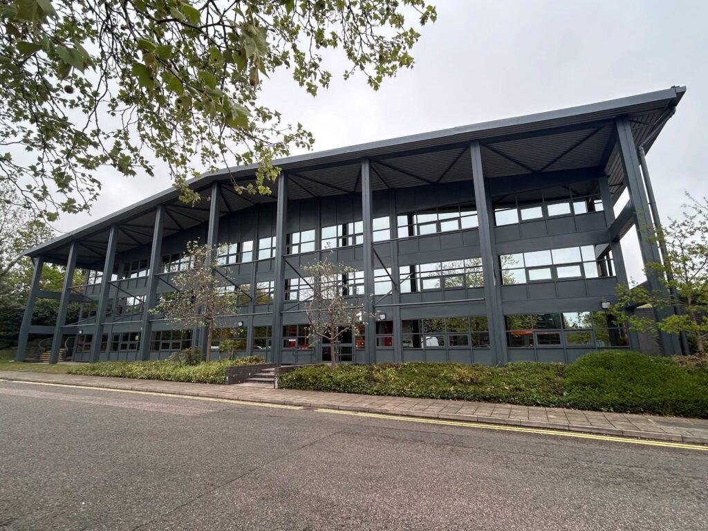 17 MOLE INDUSTRIAL ESTATE REFURBISHMENT