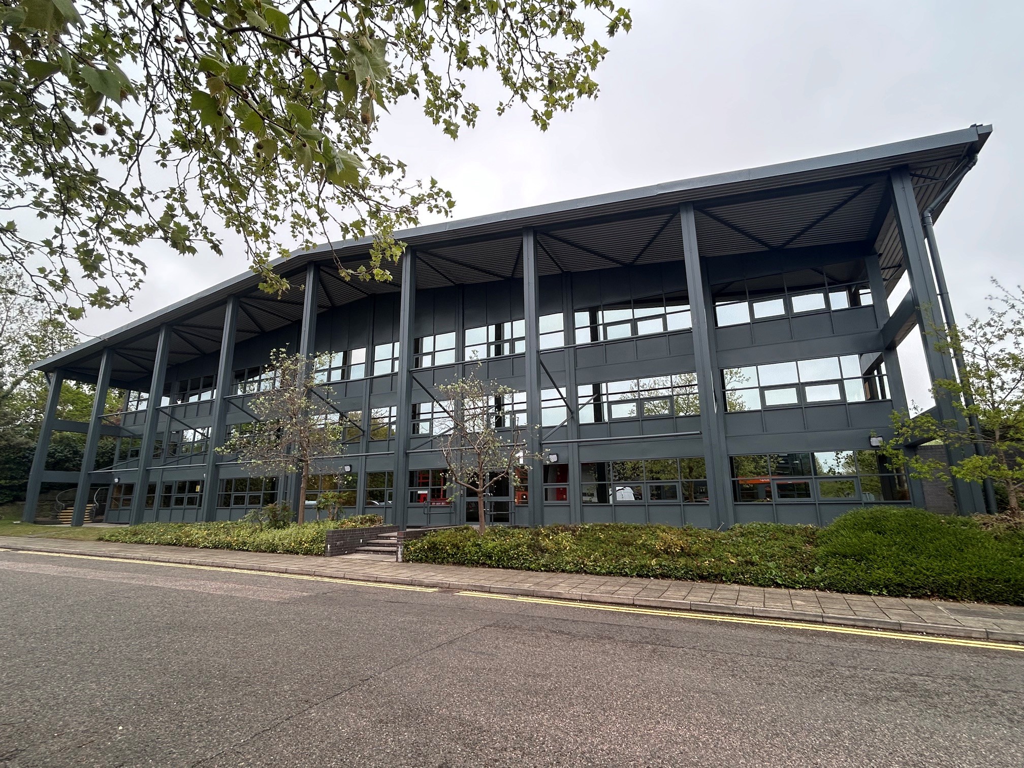 17 MOLE INDUSTRIAL ESTATE REFURBISHMENT