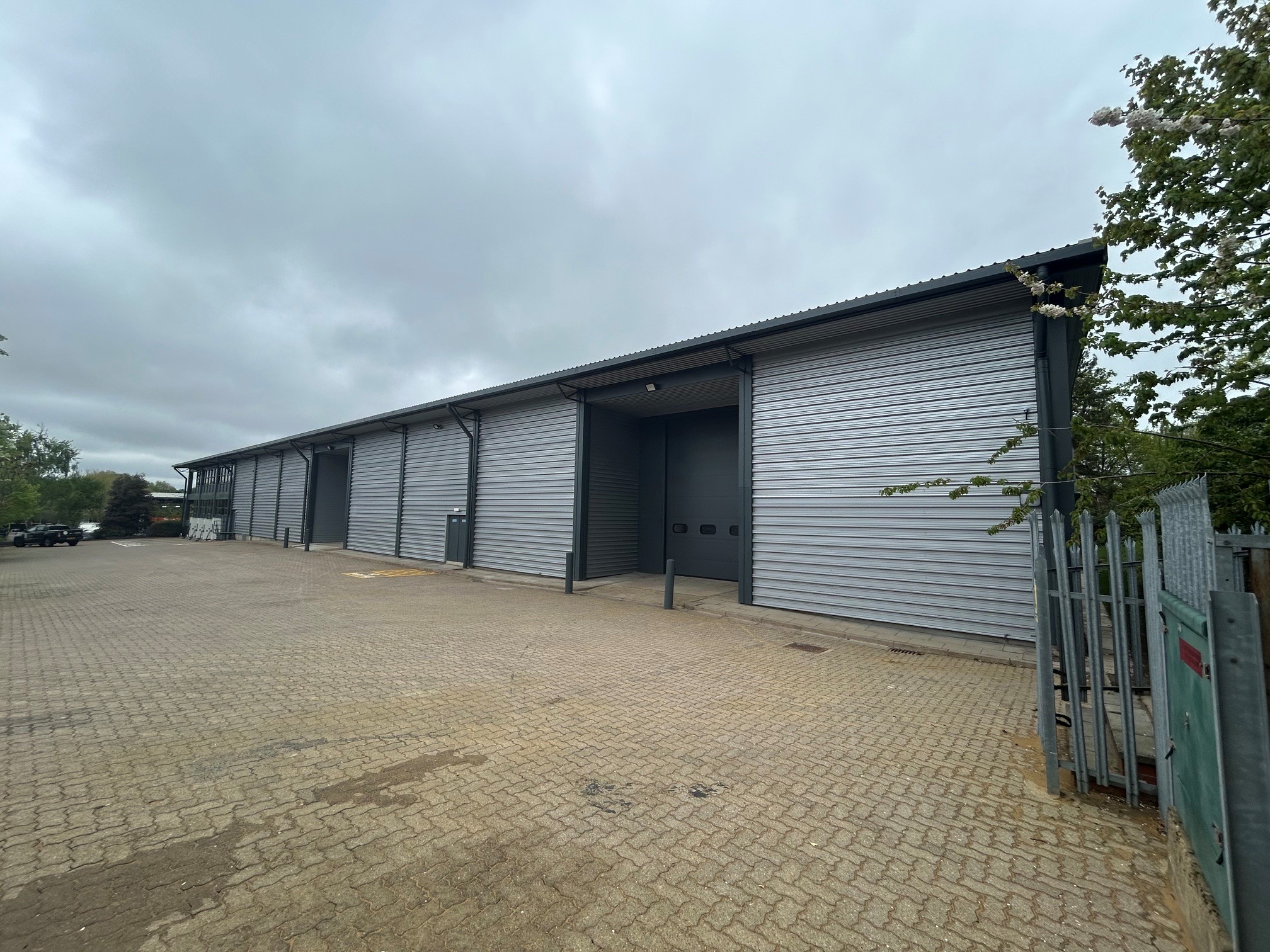 17 MOLE INDUSTRIAL ESTATE REFURBISHMENT